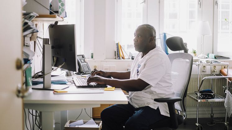 På webbinariet presenteras en förstudie om hur en sammanhållen intygshantering inom hälso- och sjukvården, omsorgen och tandvården kan utvecklas, organiseras och förvaltas. Foto: Johnér bildbyrå.